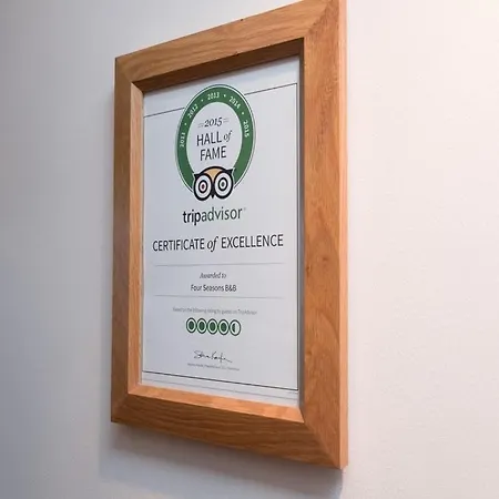 Four Seasons לינה וארוחת בוקר גלוואיי