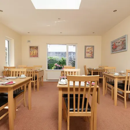 Four Seasons Bed & Breakfast 3*