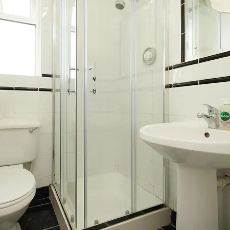 לינה וארוחת בוקר Four Seasons