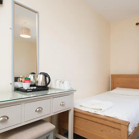 Four Seasons Bed & Breakfast 3*