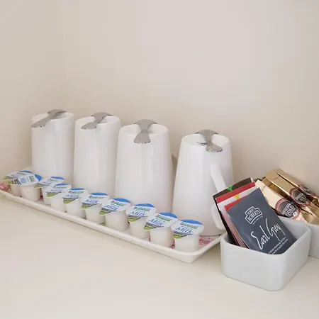 Four Seasons לינה וארוחת בוקר