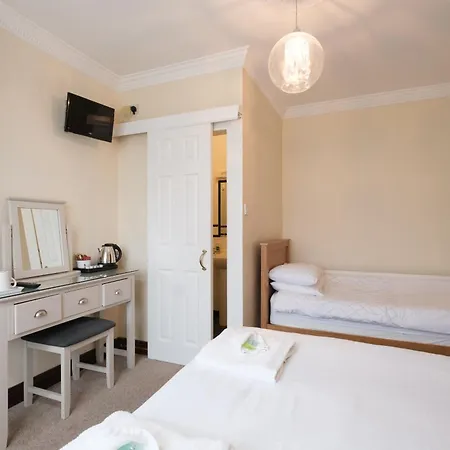 Four Seasons Bed & Breakfast 3*