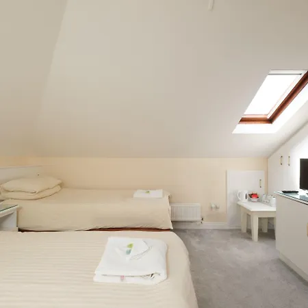 Four Seasons Oda ve Kahvaltı 3*