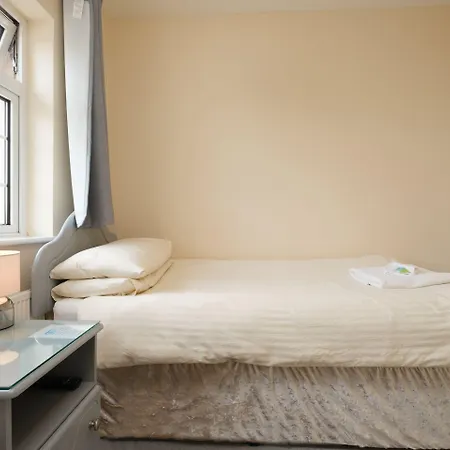 Four Seasons לינה וארוחת בוקר