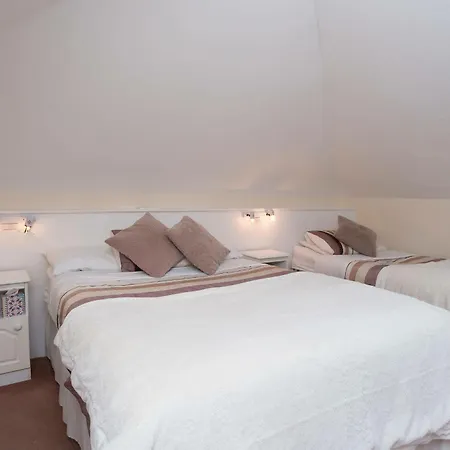 Four Seasons Bed & Breakfast 3*