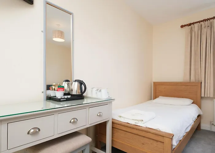 Four Seasons Bed & Breakfast 3*