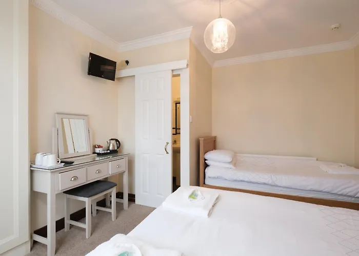 Four Seasons Bed & Breakfast 3*