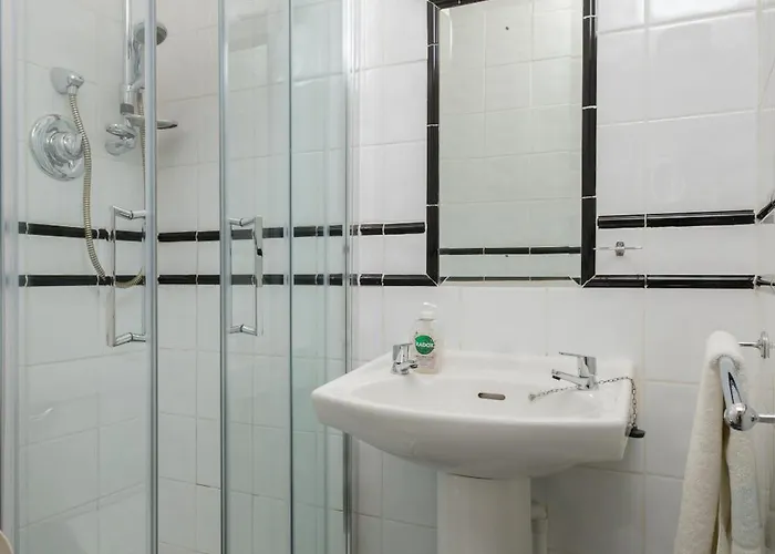 Four Seasons Bed and breakfast 3*